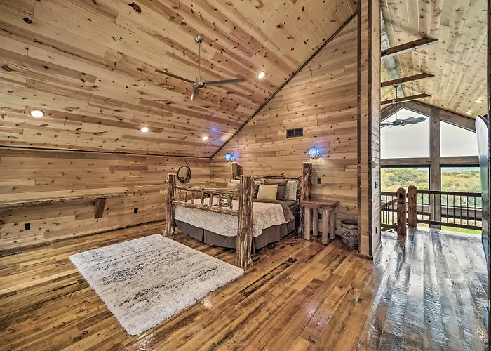 Hébergement de vacances W/ Wraparound Porch & Game Room! *
