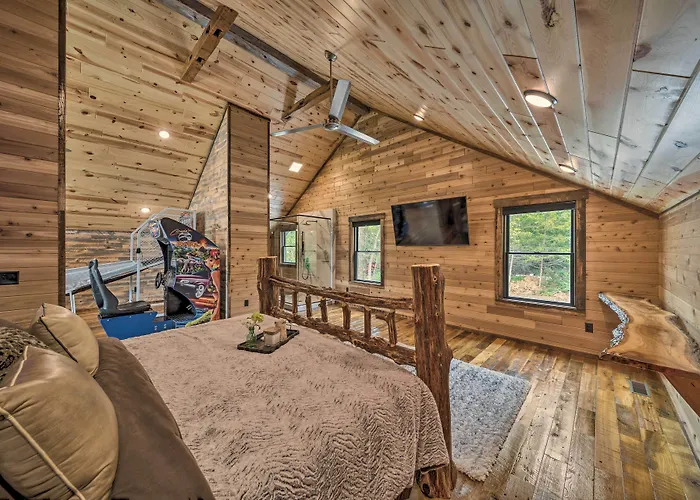 W/ Wraparound Porch & Game Room! Hébergement de vacances *
