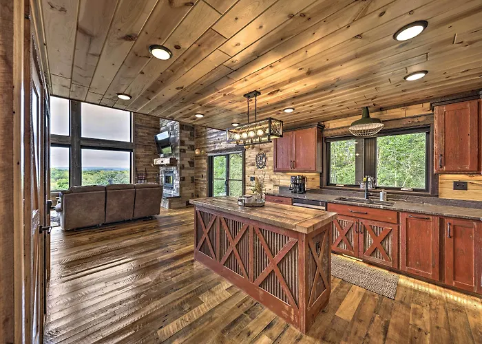 Hébergement de vacances W/ Wraparound Porch & Game Room!
