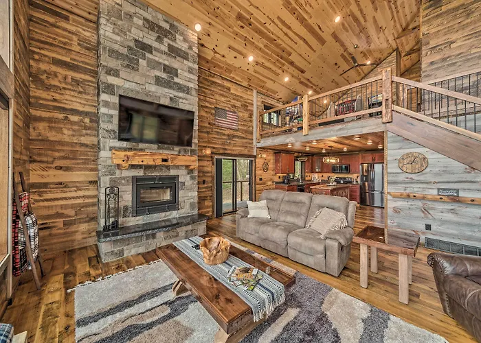 Hébergement de vacances W/ Wraparound Porch & Game Room! *